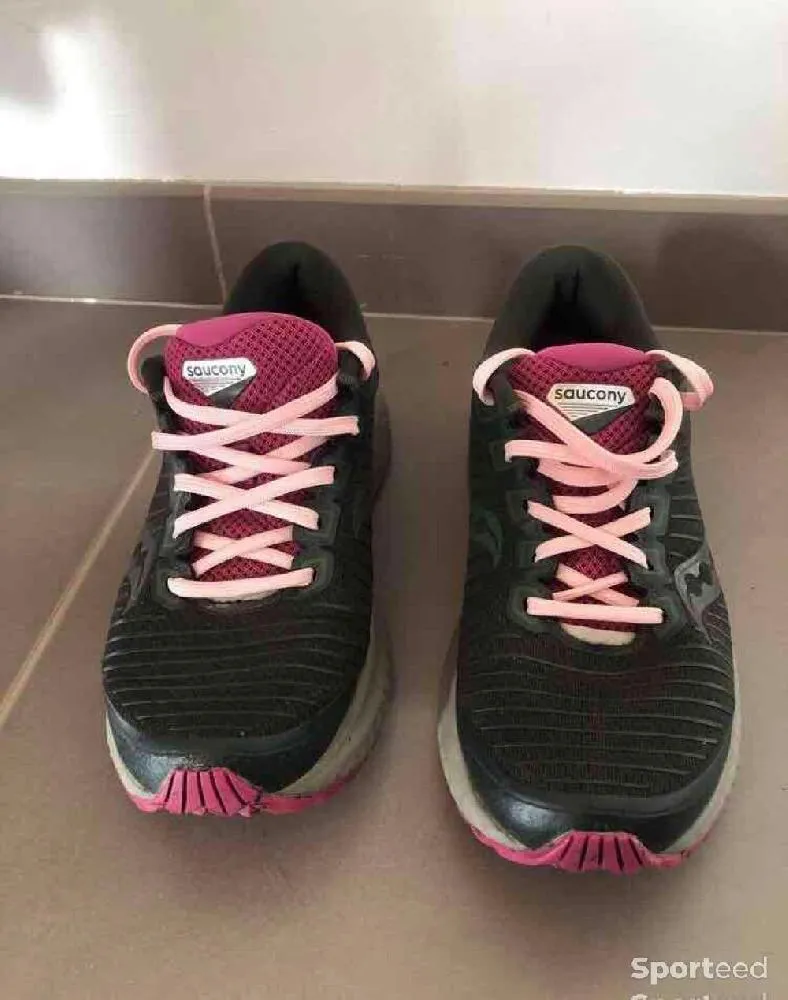 Chaussure de course à pied femme d'occasion Ajouté le : 12/03/2023